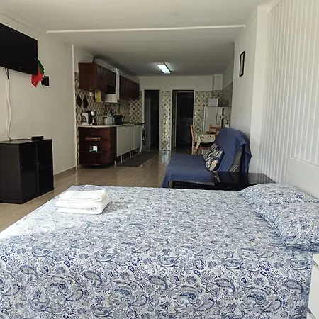 Hugo's Historic Apartment Lisbon
